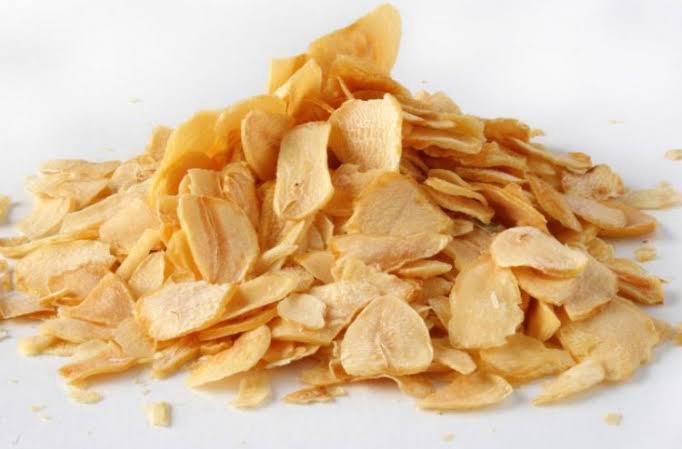 Dehydrated Garlic Flakes - Premium Indian garlic flakes exported to USA, Canada, UAE, Indonesia, Thailand, Russia, EU, Vietnam, Bangladesh, New Zealand.