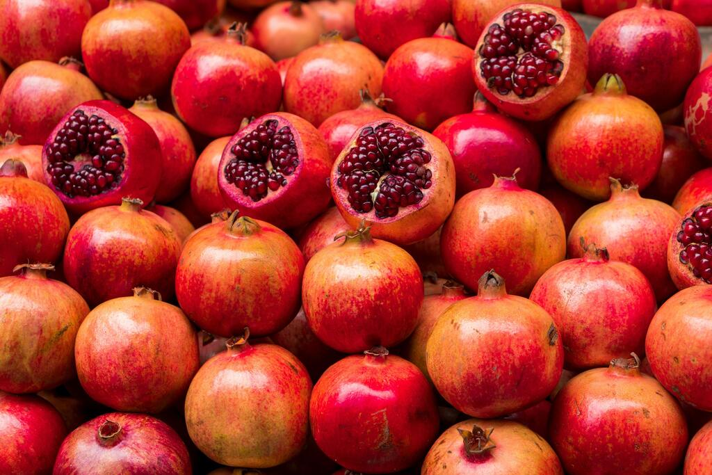 Fresh Pomegranate - Juicy Indian pomegranates exported to New Zealand, Bangladesh, UAE, EU, USA, Canada.